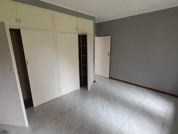 2 Bedroom Flat & Apartment