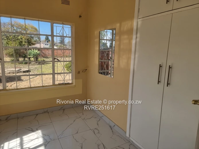 Marlborough 3-Bed Bungalow on 3600m² – Pool & Borehole