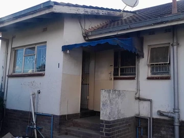 2 Bedroom Flat & Apartment