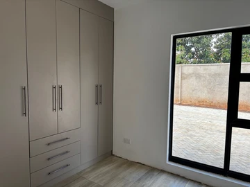 3 Bedroom Flat & Apartment