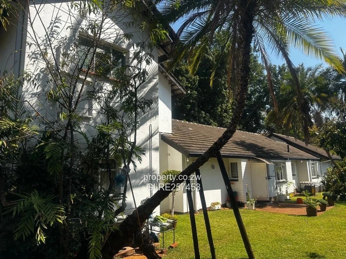 Vainona Family Home — 5BR, Pool & Balcony on 4666m²