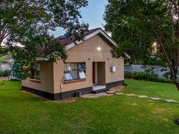 2 Bedroom Flat & Apartment