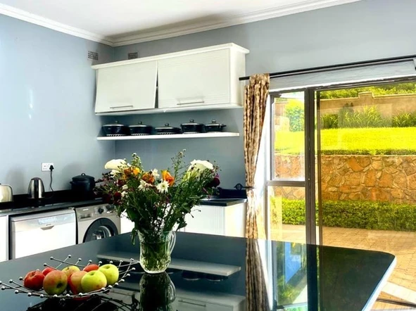 6 Bedroom Flat & Apartment