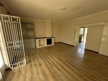 2 Bedroom Flat & Apartment