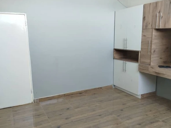 4 Bedroom Flat & Apartment