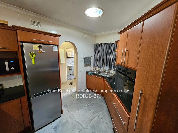 Immaculate 2 bedroom townhouse in well established complex