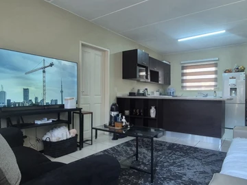 2 Bedroom Flat & Apartment