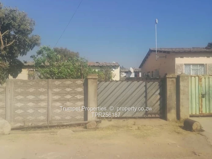 Walled 2-Bed House with Verandah in Mabvuku