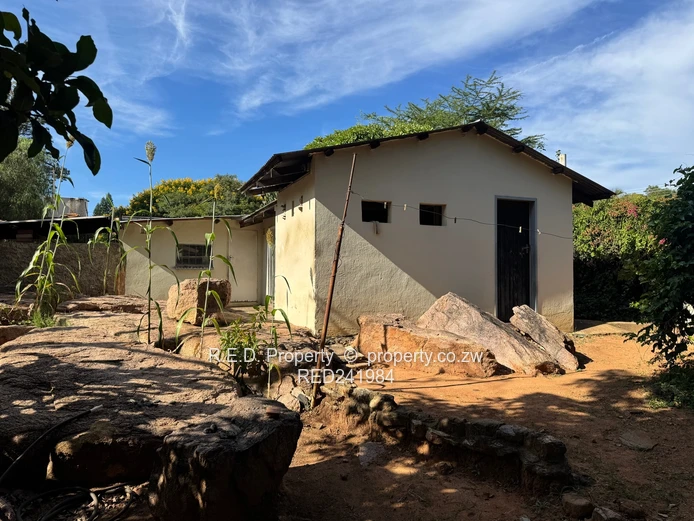 Generous land, Genuine opportunity In Burnside!