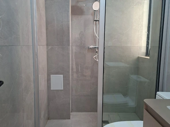 4 Bedroom Flat & Apartment
