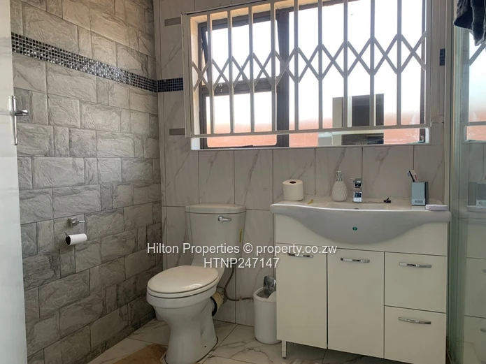 Spacious 5-Bed Parktown Home with Modern Kitchen & Borehole