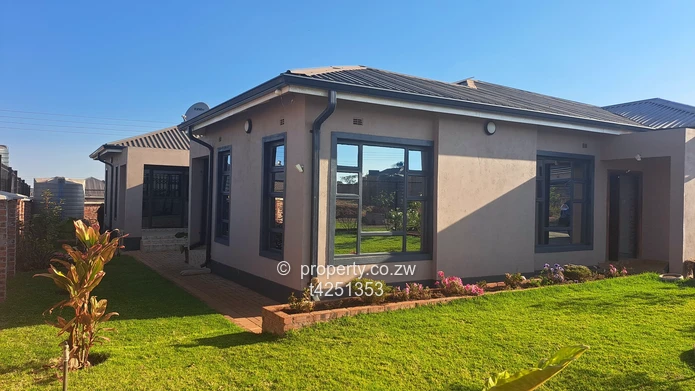 Pomona Nyeredzi neat 4 bedroomed house to Rent