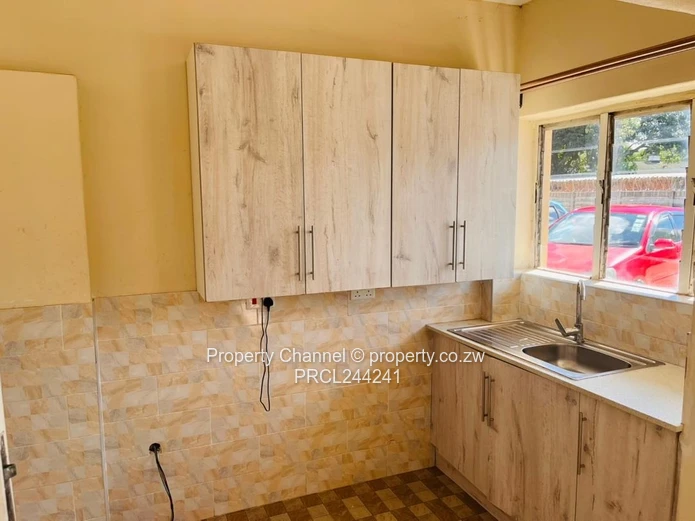 Bright 1-Bed Garden Flat with Borehole in Bluff Hill