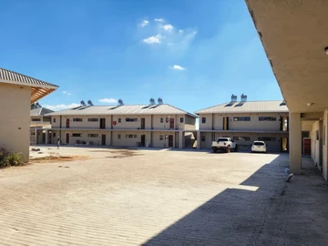 2 Bedroom Flat & Apartment