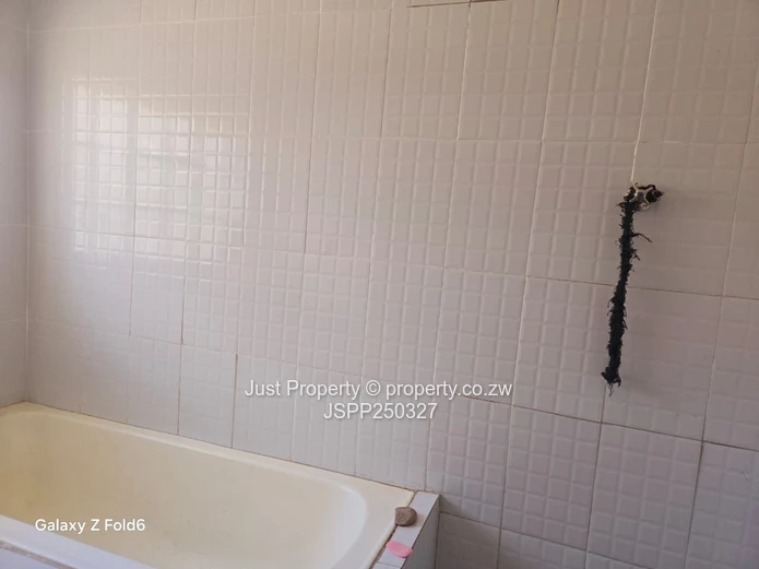  5-Bed Home in Rydale Ridge — Verandah & Tiled
