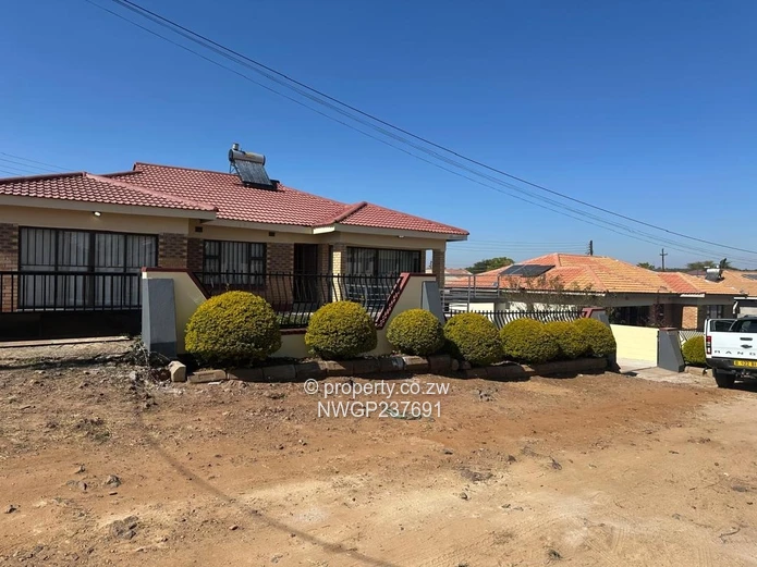 Selbourne Park 3-Bed Townhouse with Garage & Garden