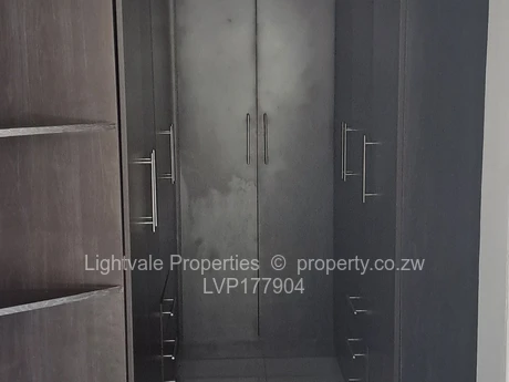 Neat Townhouse in Westgate