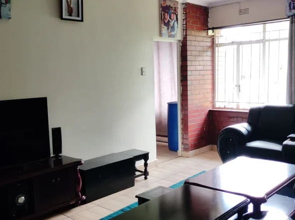 2 Bedroom Flat & Apartment