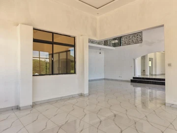 6 Bedroom Flat & Apartment