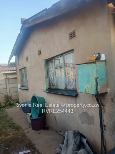 4-Bed Glen View Home with Borehole & Security Grilles
