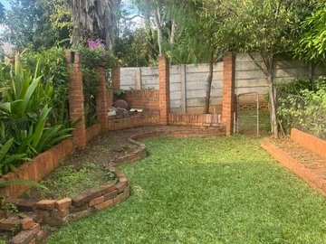2 Bedroom Flat & Apartment