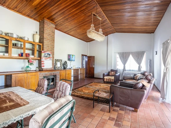 Farm & Agricultural Land