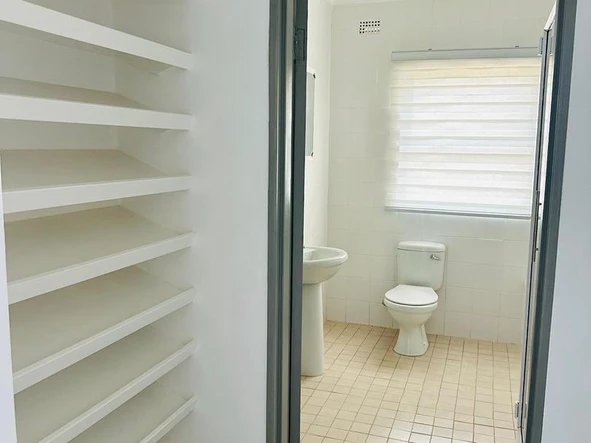 3 Bedroom Flat & Apartment