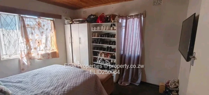 Well-kept 3-Bed Kuwadzana Home - Verandah & Walled