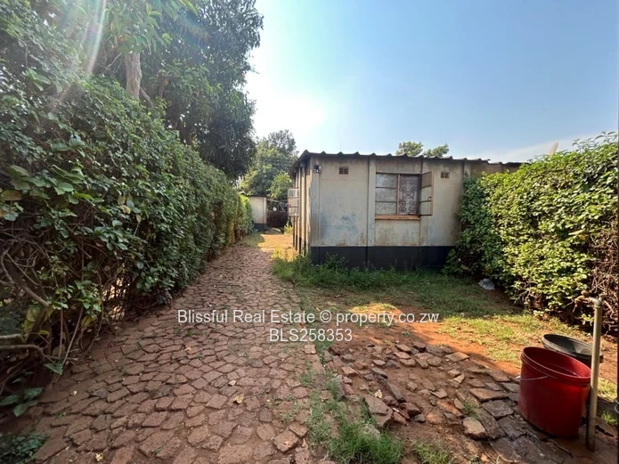 2 roomed cottage for sale in Dzivarasekwa 2-COUNCIL CESSION 