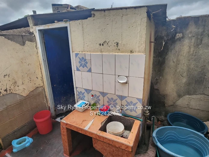 Glen Norah A House For Sale