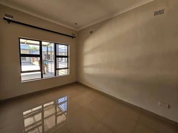 3 Bedroom Flat & Apartment