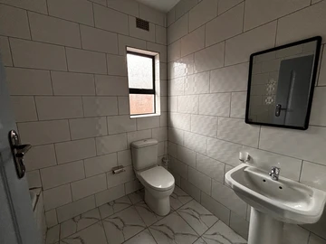 3 Bedroom Flat & Apartment