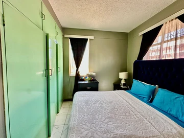 2 Bedroom Flat & Apartment