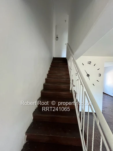 2 bed duplex flat in Avondale West