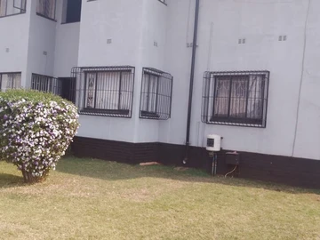 2 Bedroom Flat & Apartment