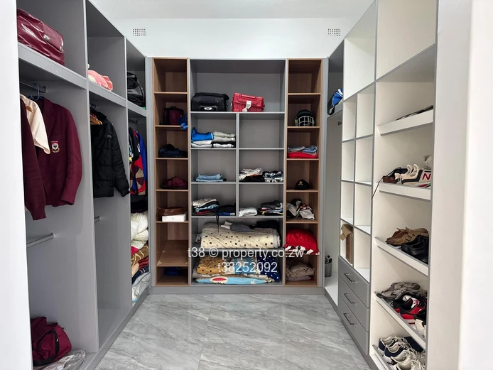 Luxury 5-Bed Umwinsidale: Pool, Terrace, Walk-in Closet & Borehole