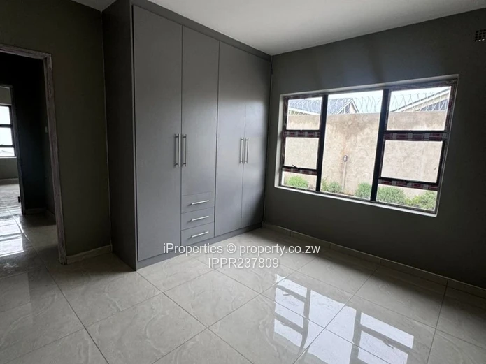 Modern 3-Bed, 2-Bath Cottage in Arlington, Harare South