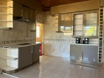 6 Bedroom House