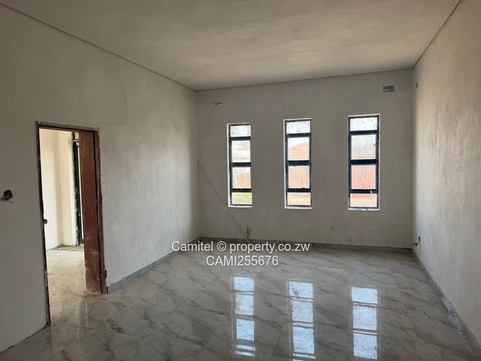 Sunlit 3-Bed Townhouse in Greendale North (Peakwood)with Borehole