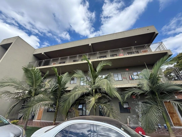 2 Bedroom Flat & Apartment