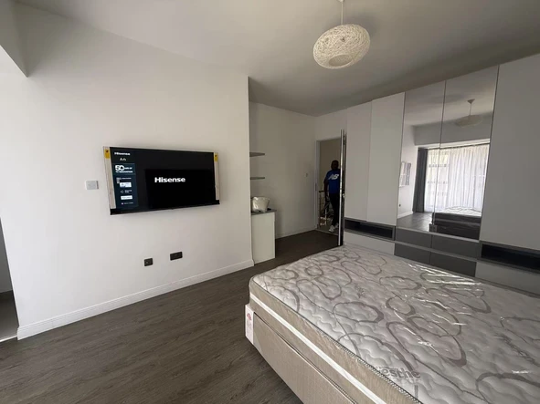 2 Bedroom Flat & Apartment