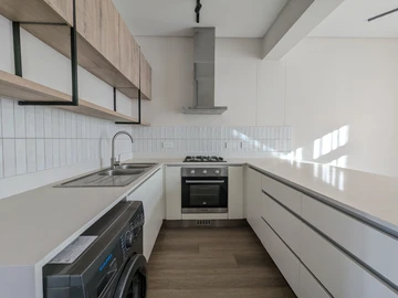 2 Bedroom Flat & Apartment