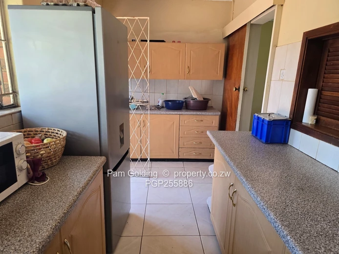 Bulawayo East: 2-Bed Brick Home on 1,400m² with Borehole in Suburbs (Sole Mandate)