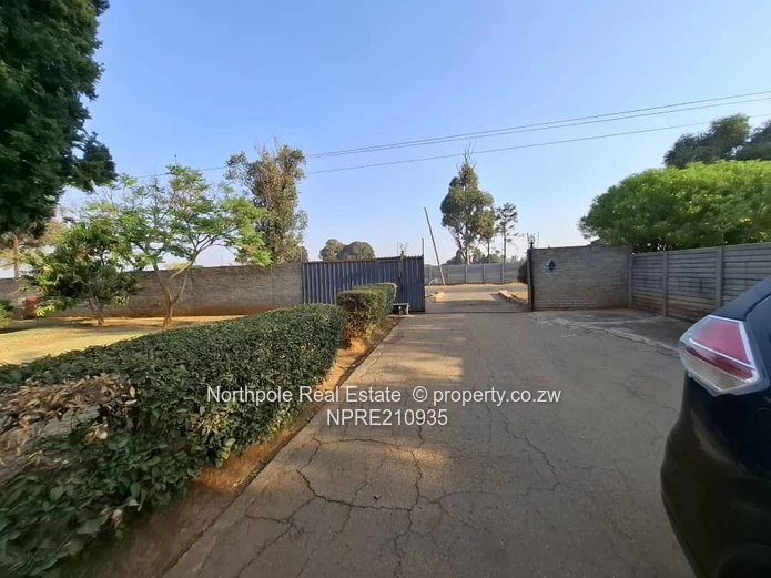 Nharira Spacious & Neat House Available For 1 December