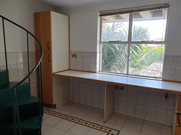 4 Bedroom Flat & Apartment