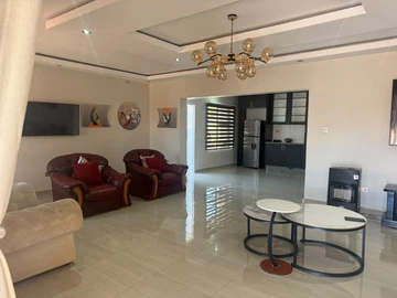 4 Bedroom Flat & Apartment