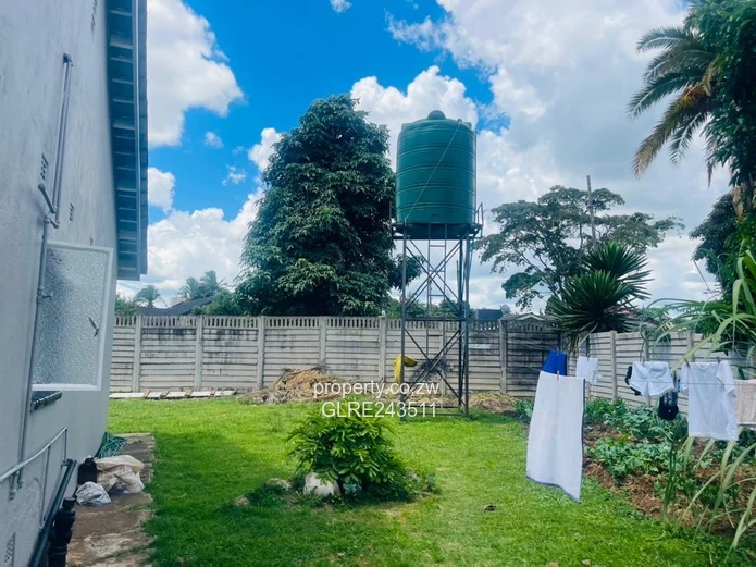 Sunridge 4-Bed Home — Walled Garden, Garage & Verandah