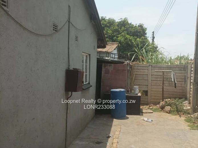 Compact 2-Bed Glen View Home on 220 sqm — Walled & Gated