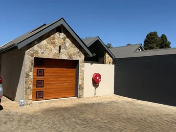 4 Bedroom Flat & Apartment