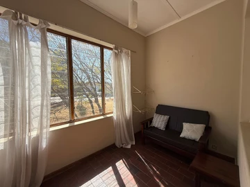 2 Bedroom Flat & Apartment